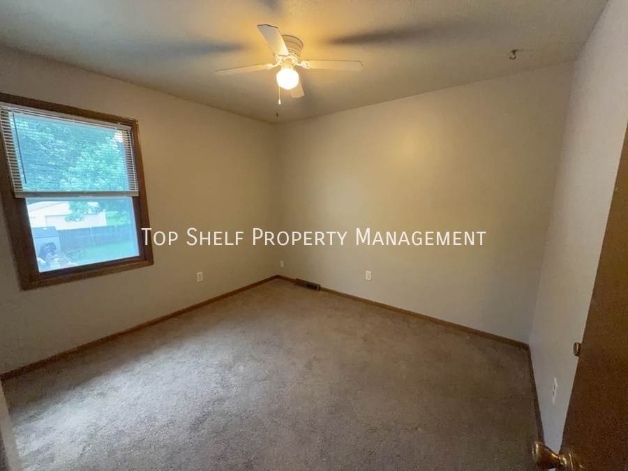 502 Hart Ave – photo 5