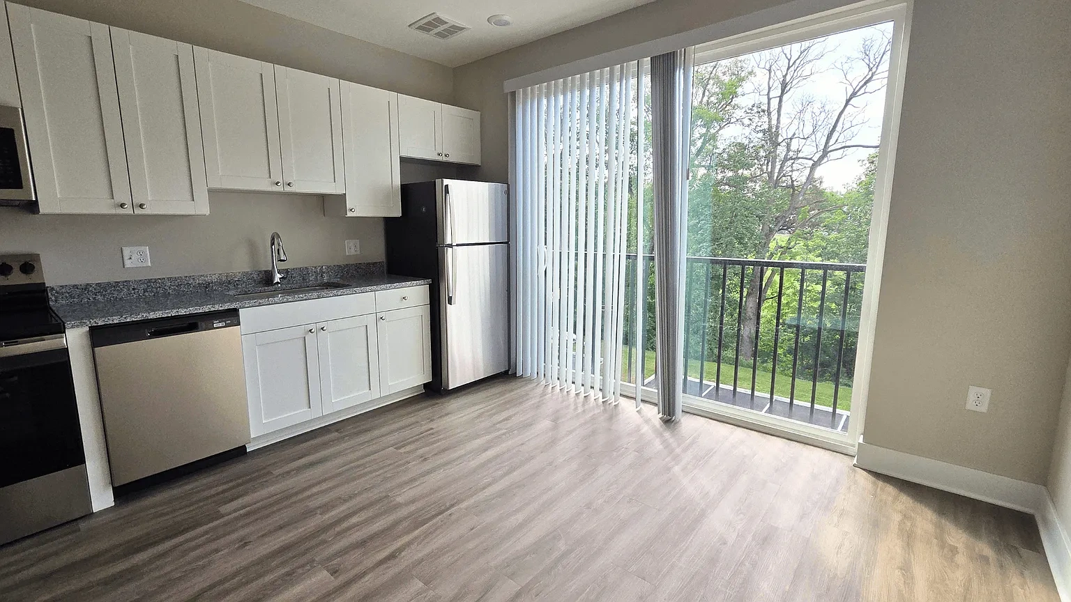 Greenwood Commons Apartments – photo 2