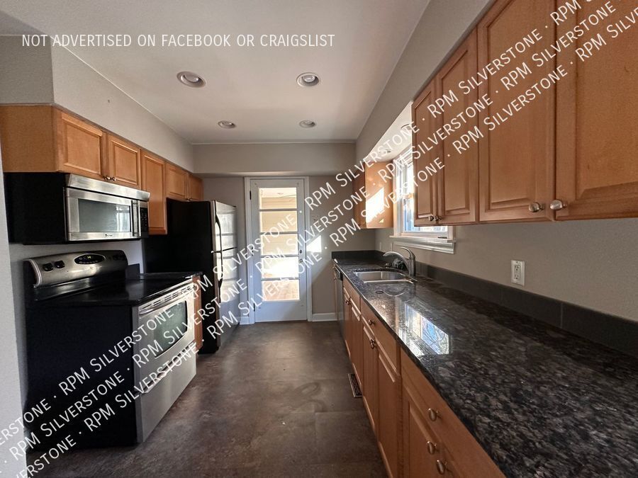 2362 Sanders Pl – photo 3