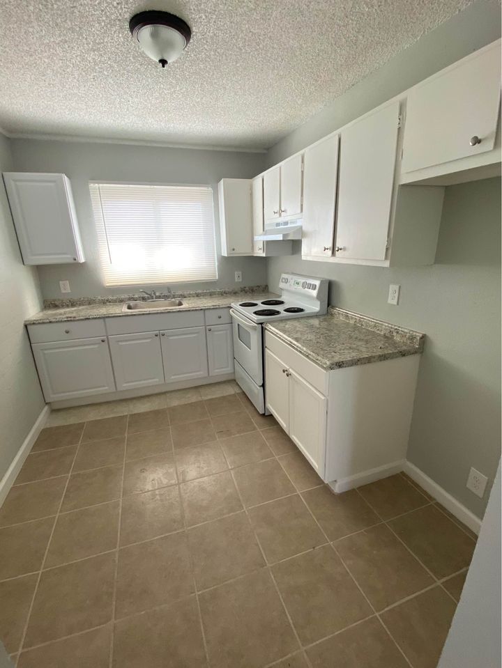 2213 Sunrise Ave unit 3 – photo 2