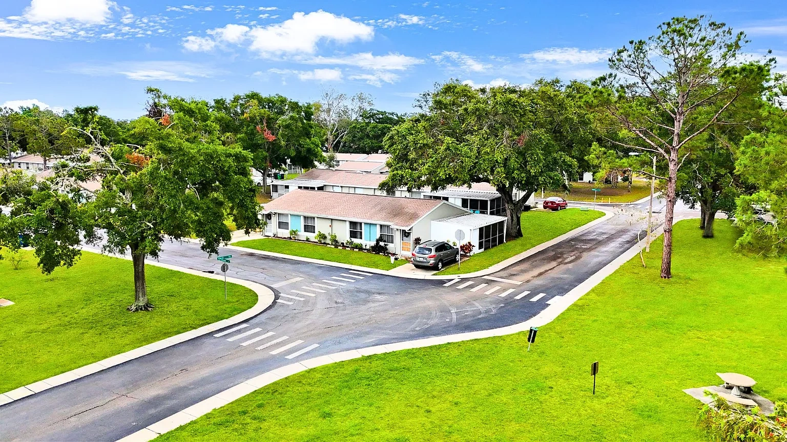 Palm Lake Village Apartments – photo 2