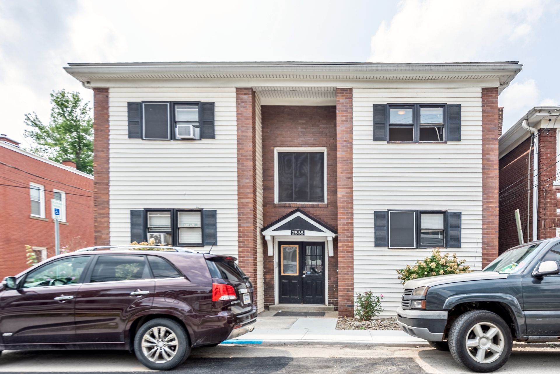 2838 Broadway Avenue – photo 2