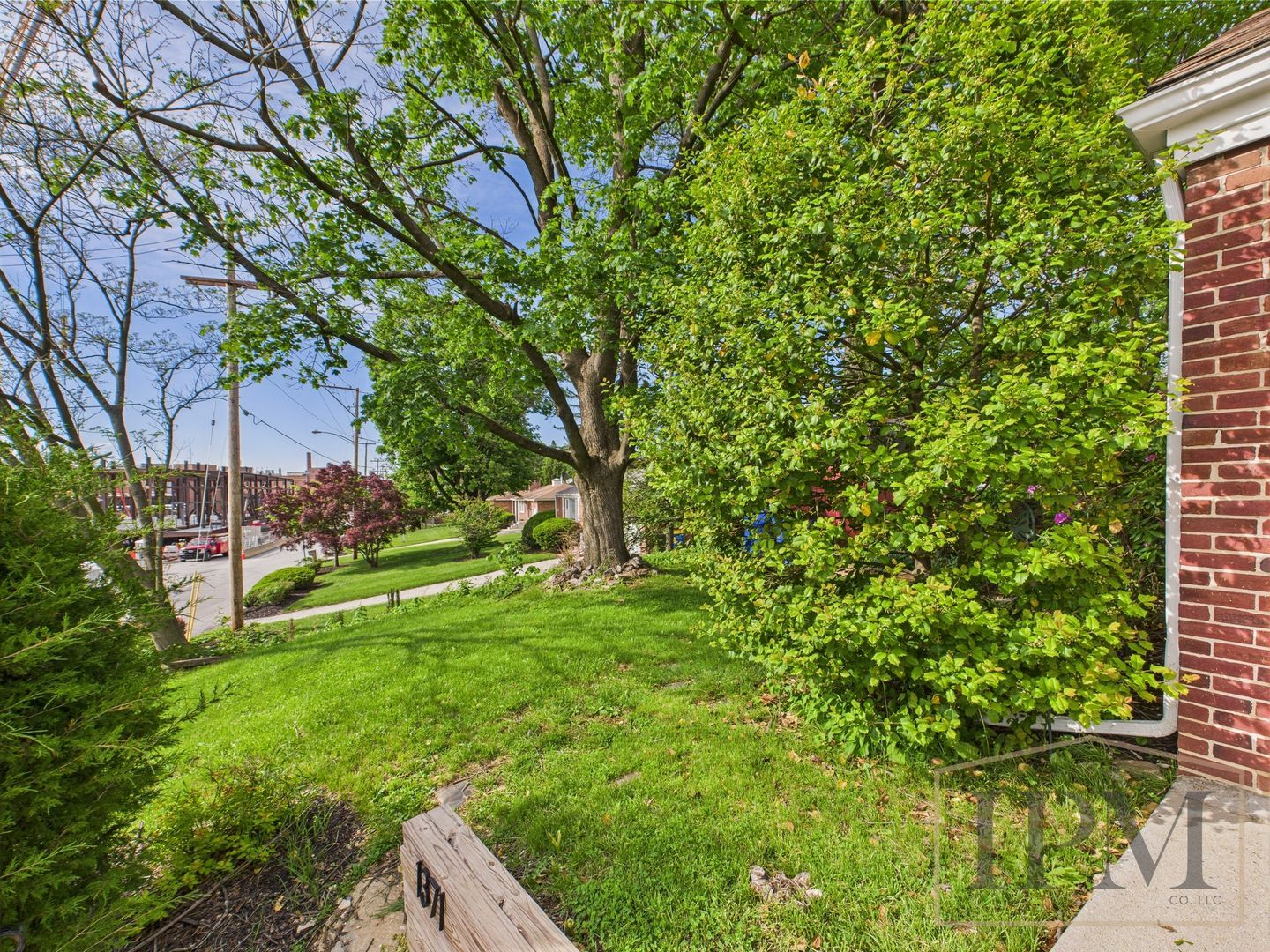 1371 Irving Rd – photo 4
