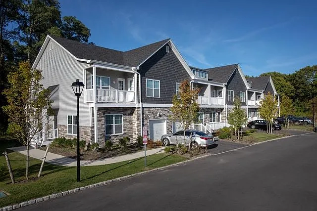 Fairfield Townhouses At Selden – photo 2