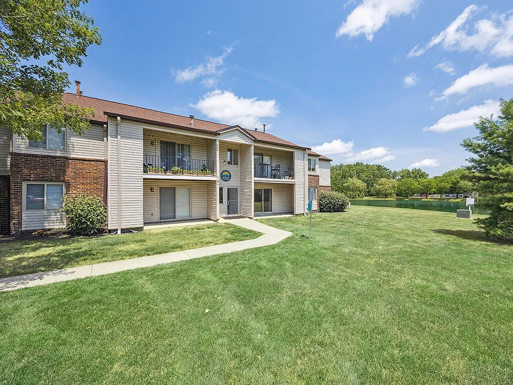 Northlake Village Apartments – photo 1