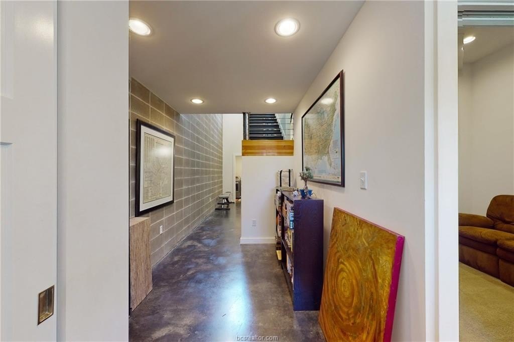 217 N Houston Ave – photo 4