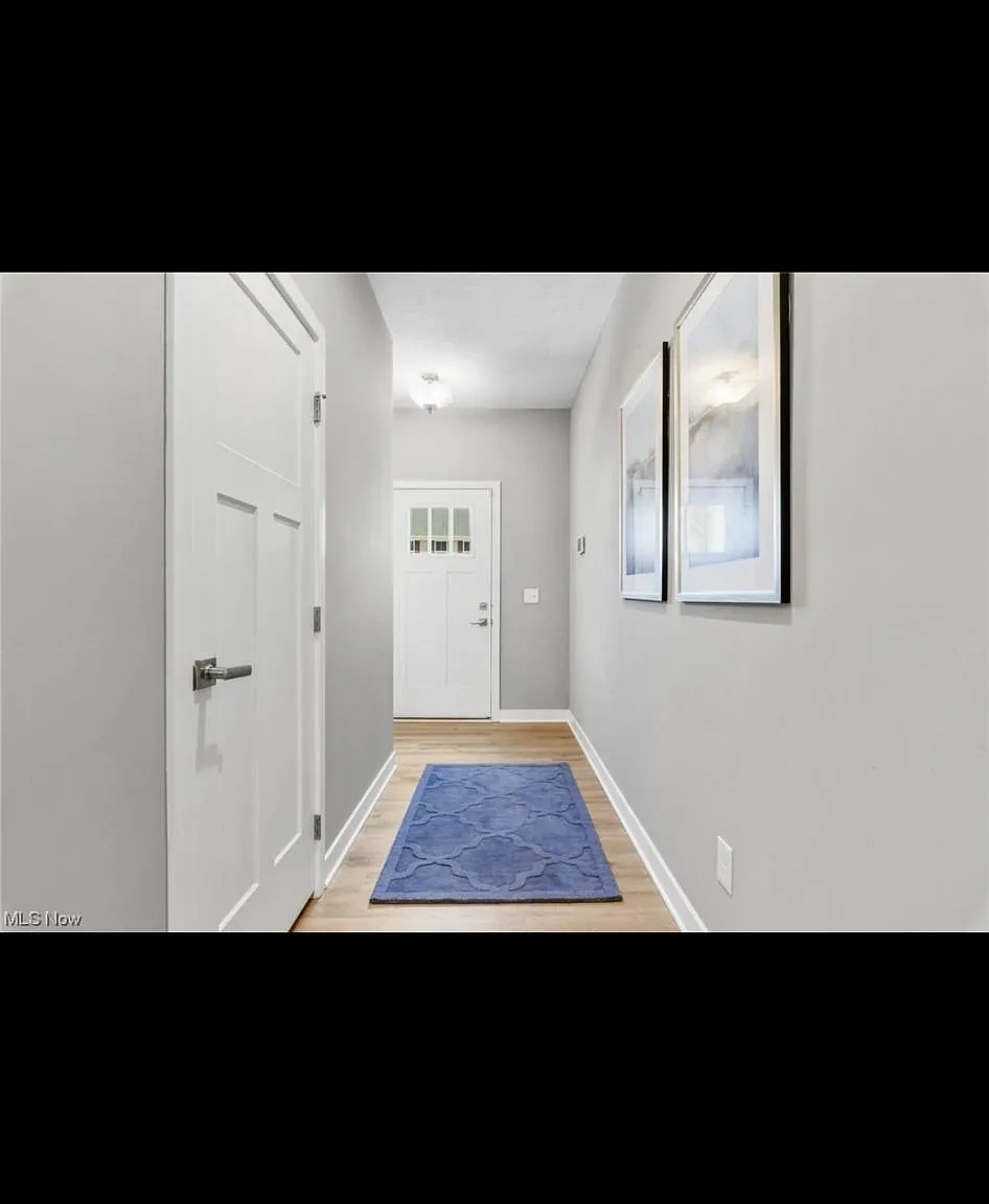 20 Pine Ave – photo 3