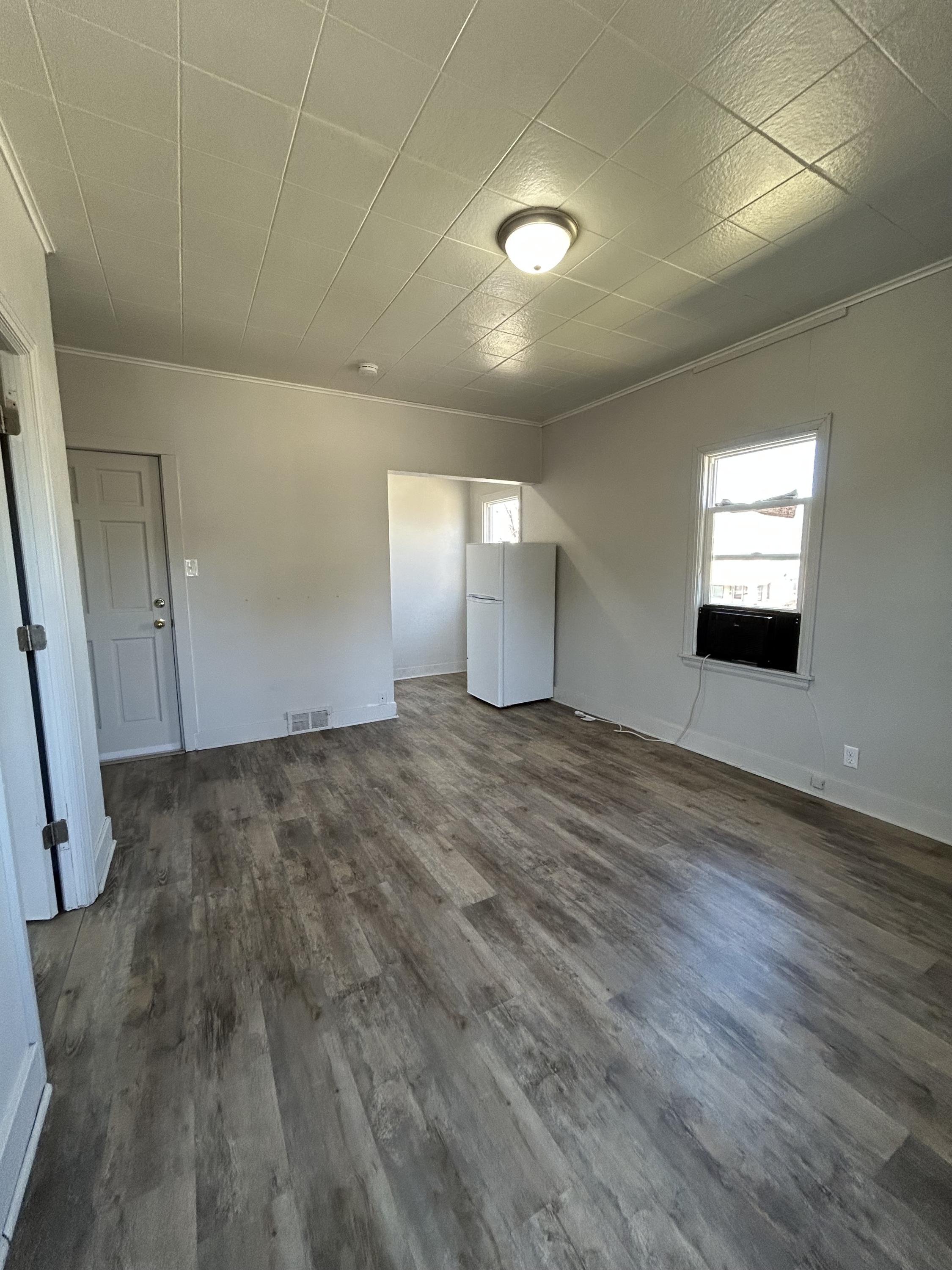 527 1st Ave E unit 5 – photo 2