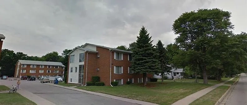 Pine Ridge Apartments – photo 2