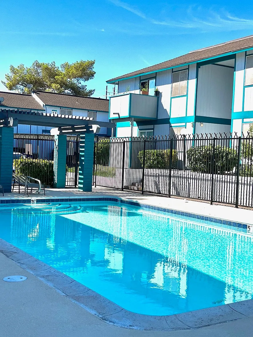 Canyon Club Apartments – photo 2