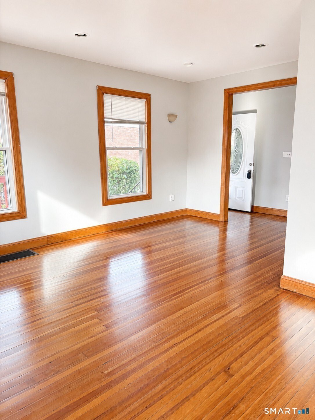 400 Treadwell St – photo 3