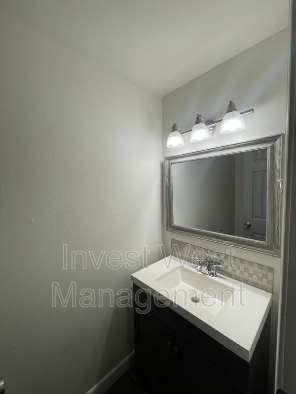 1960 33rd Ave unit 04 – photo 4