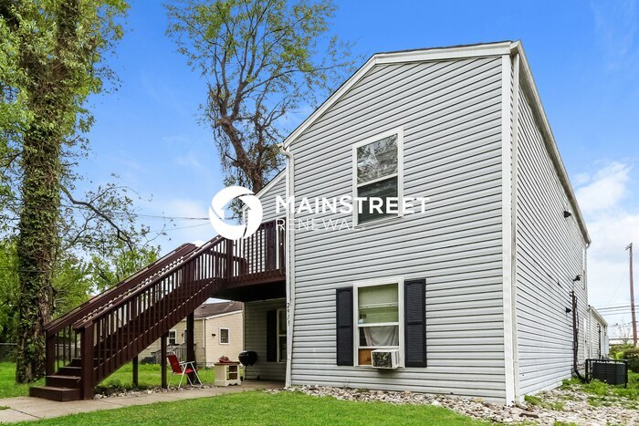 2913 Dumesnil St unit 3 – photo 2