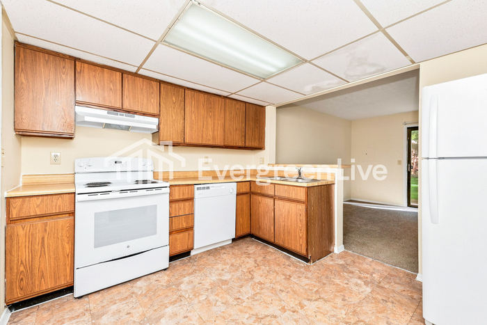 2470 Cross Village Dr – photo 5