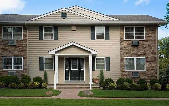Fairfield Townhouses at Babylon Village – photo 2