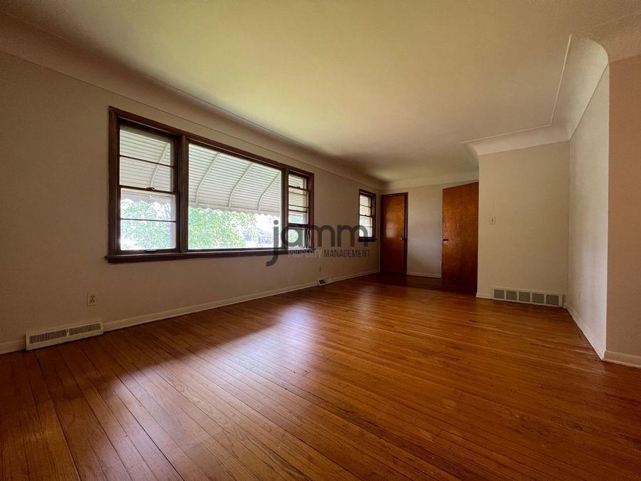 26200 Lakeshore Blvd – photo 2