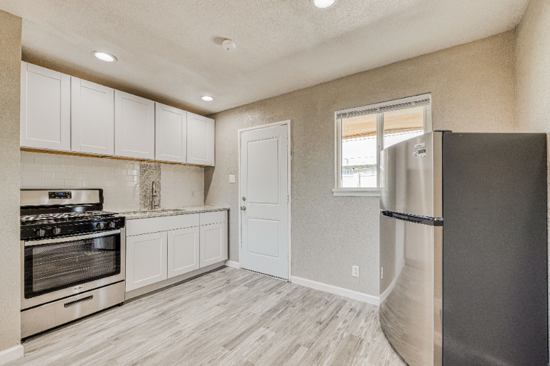 8709 Lawson St unit 4 – photo 1