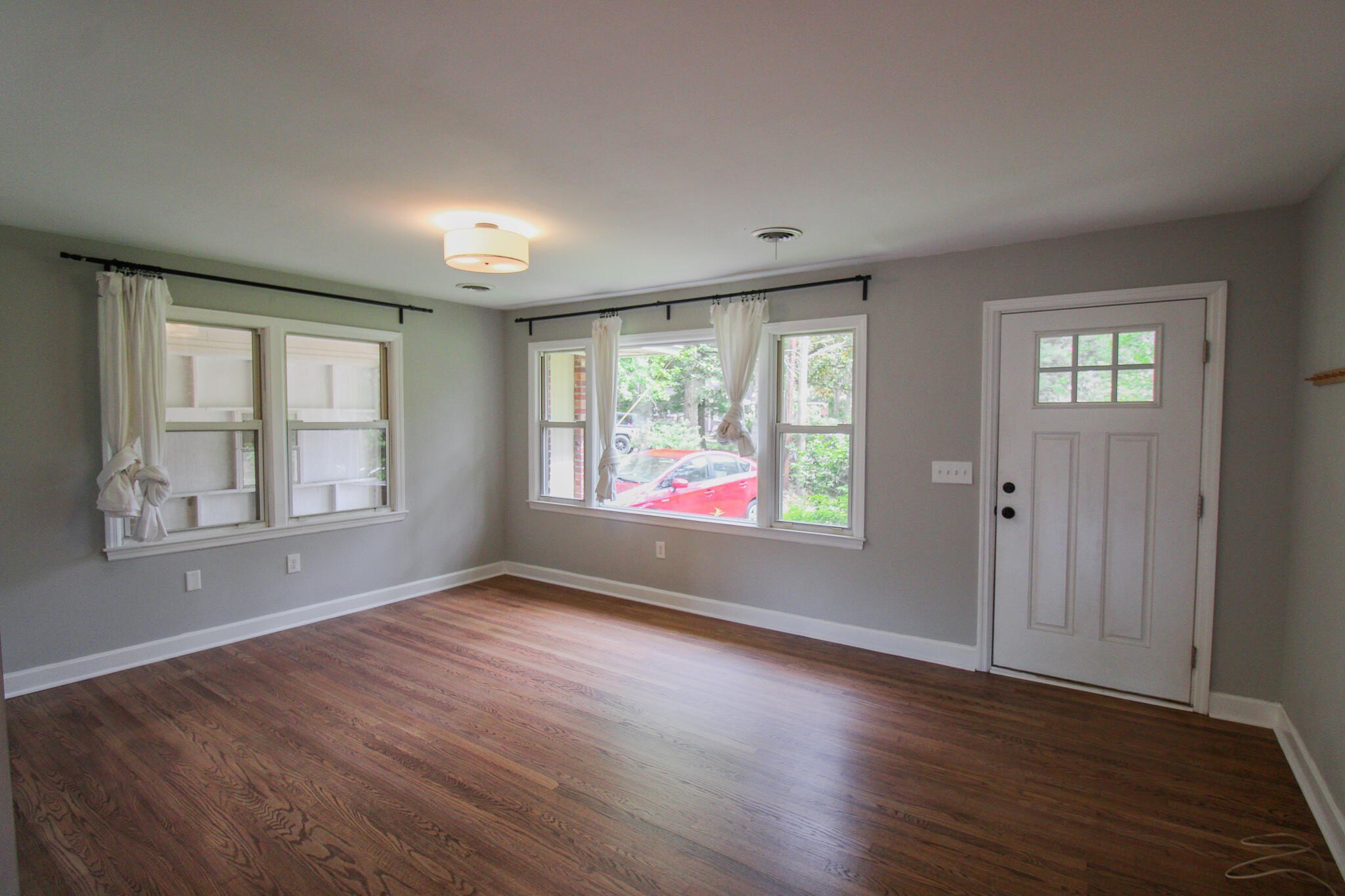 927 Holly Ct – photo 3