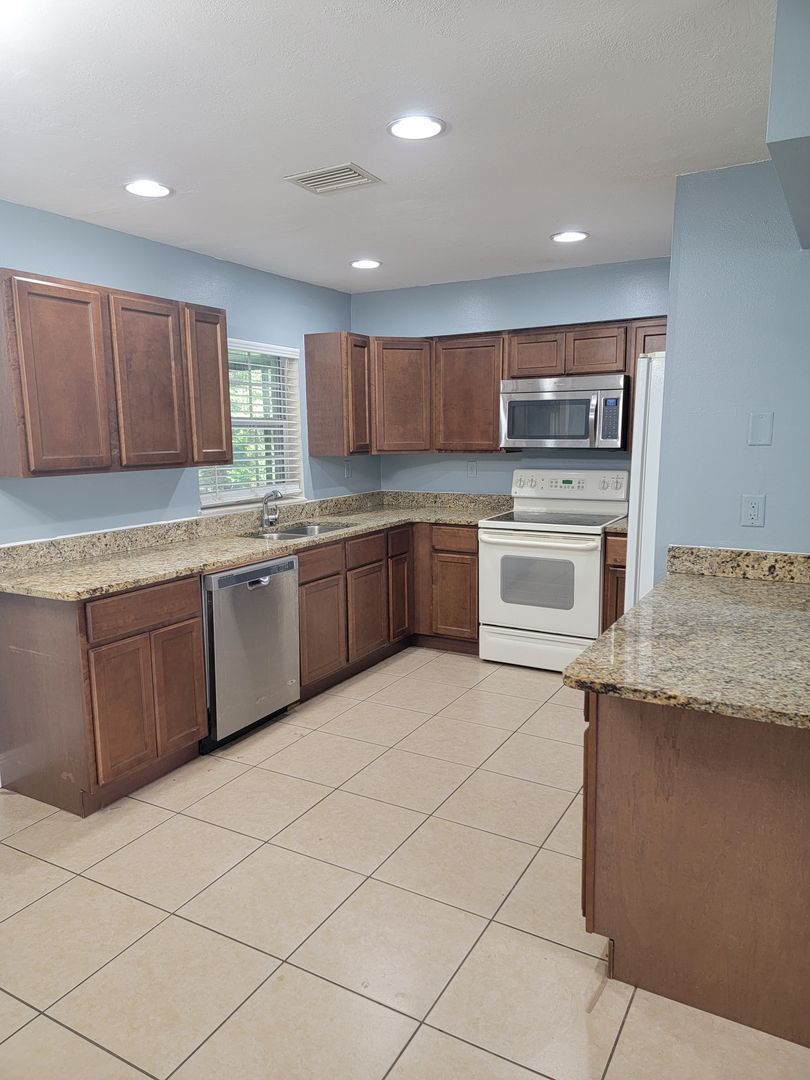 3738 S Apopka Ave – photo 5