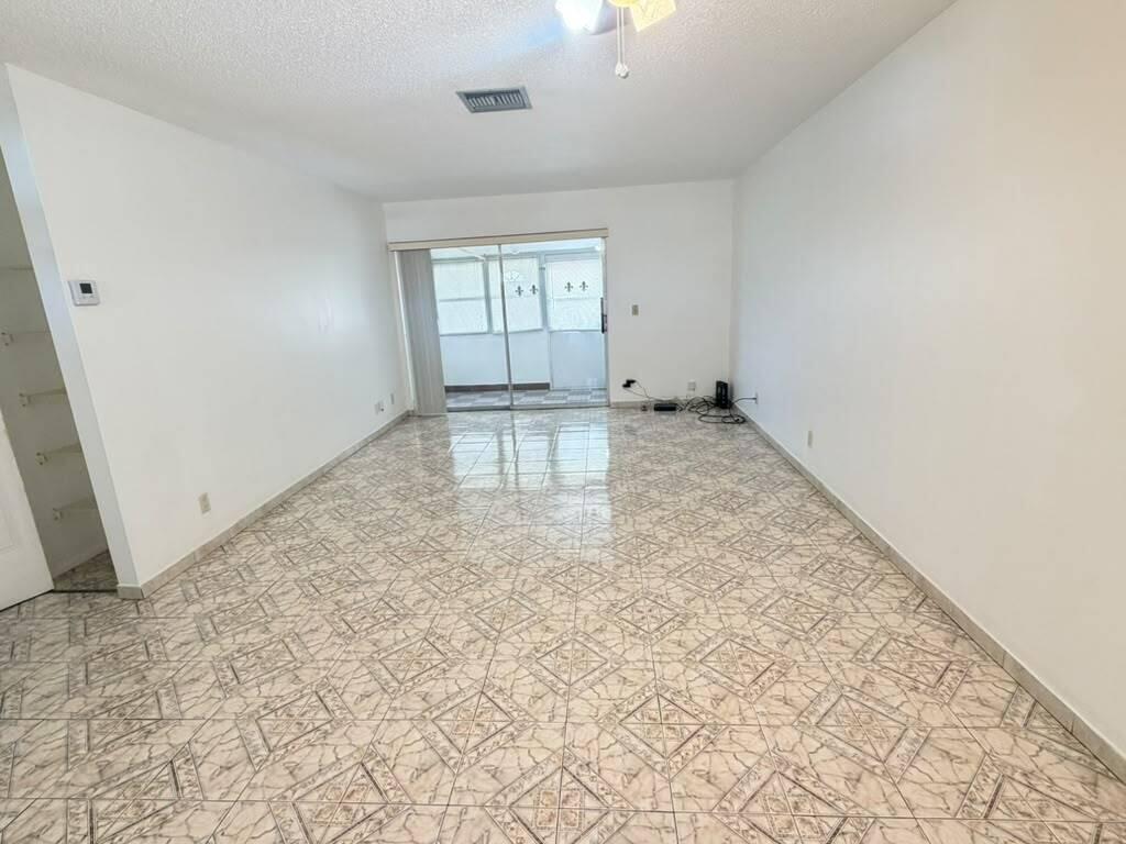 2727 Dudley Dr W unit E – photo 4