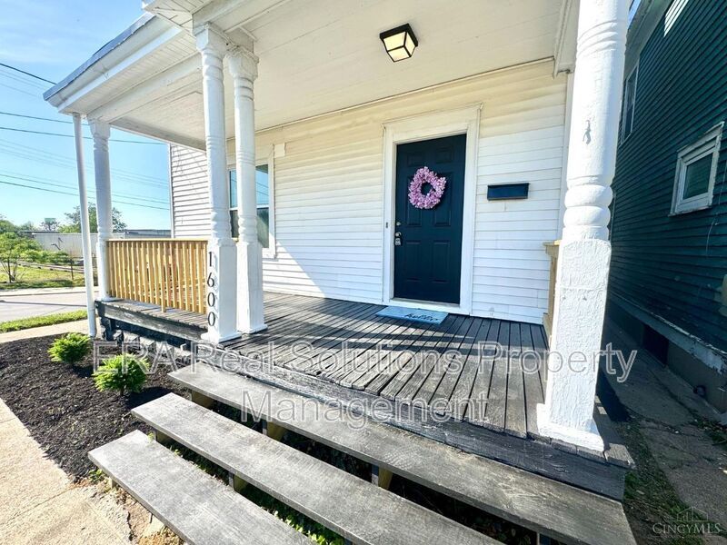 1600 Brewster Ave – photo 3