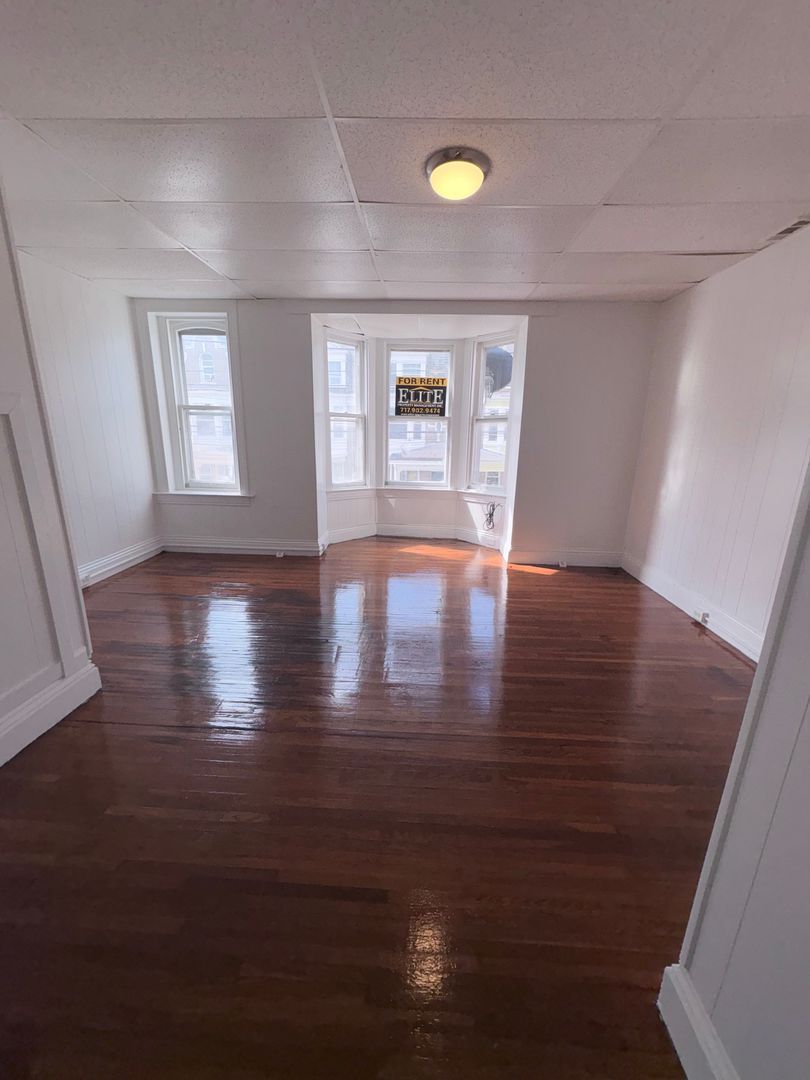 613 W King St unit 2 – photo 4