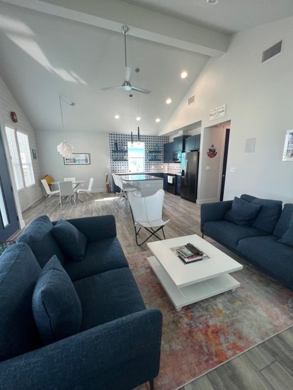 104 Port Isabel St – photo 2