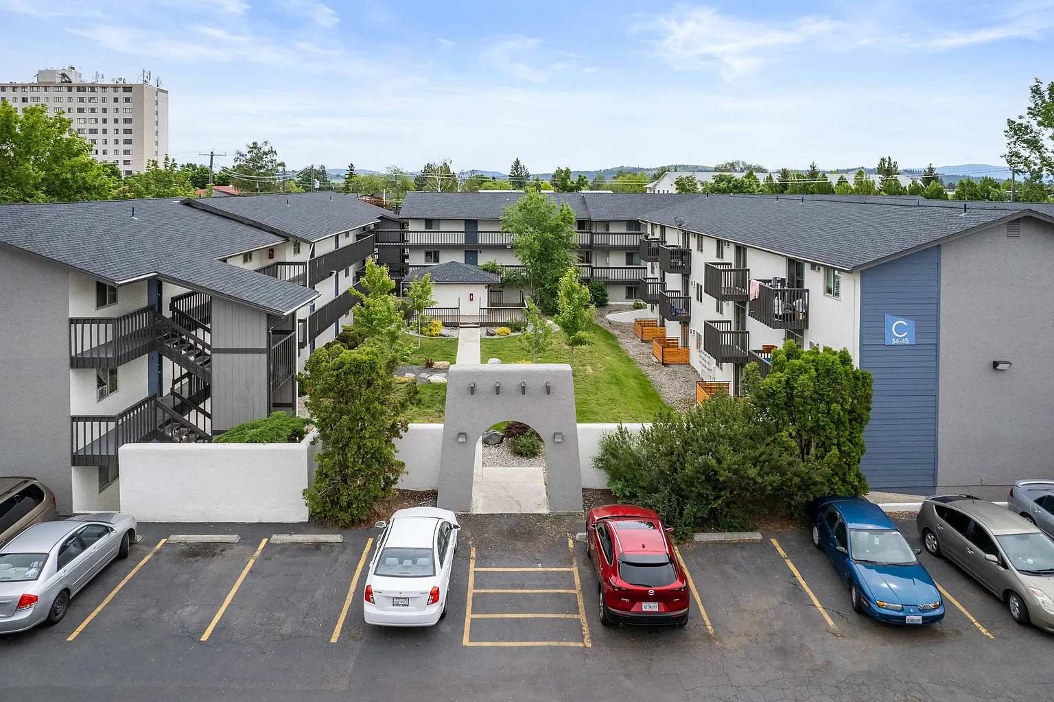 Serrano Apartments – photo 2