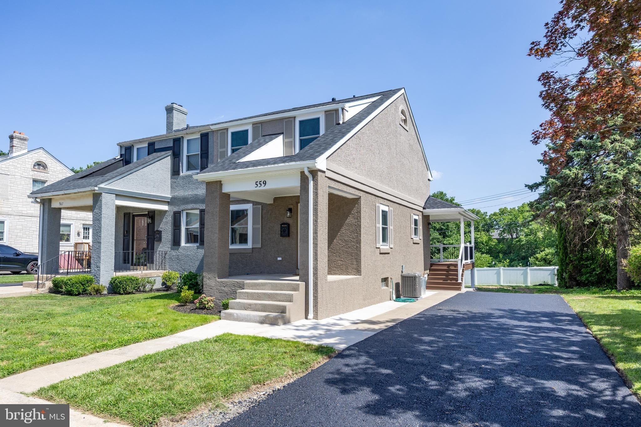 559 A St – photo 2