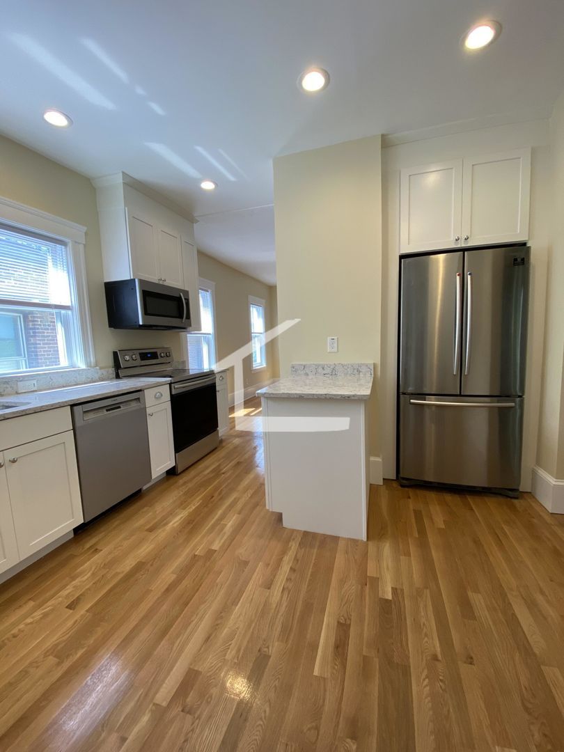 303 Tappan St – photo 1