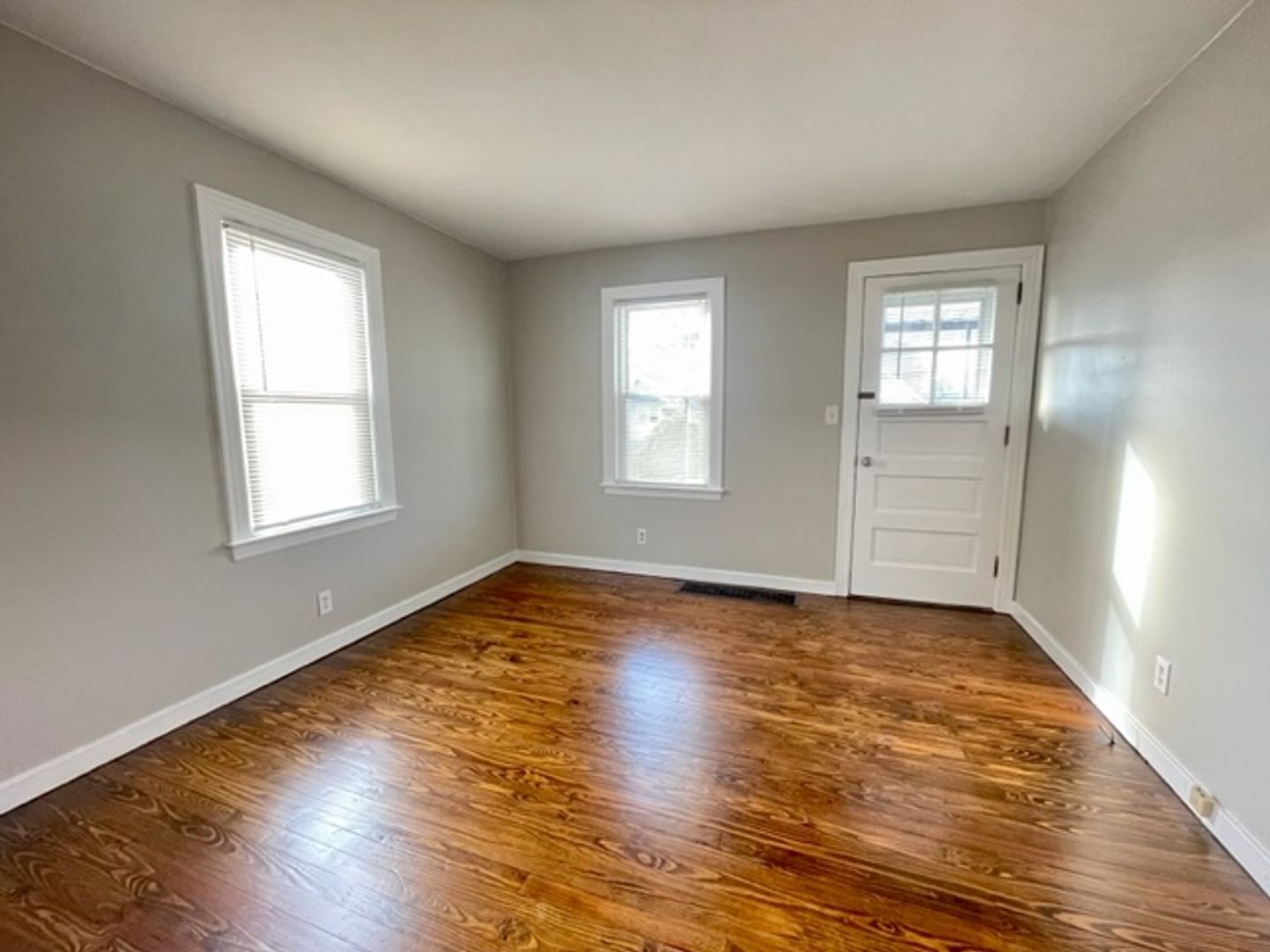 131 Lincoln Ave – photo 3