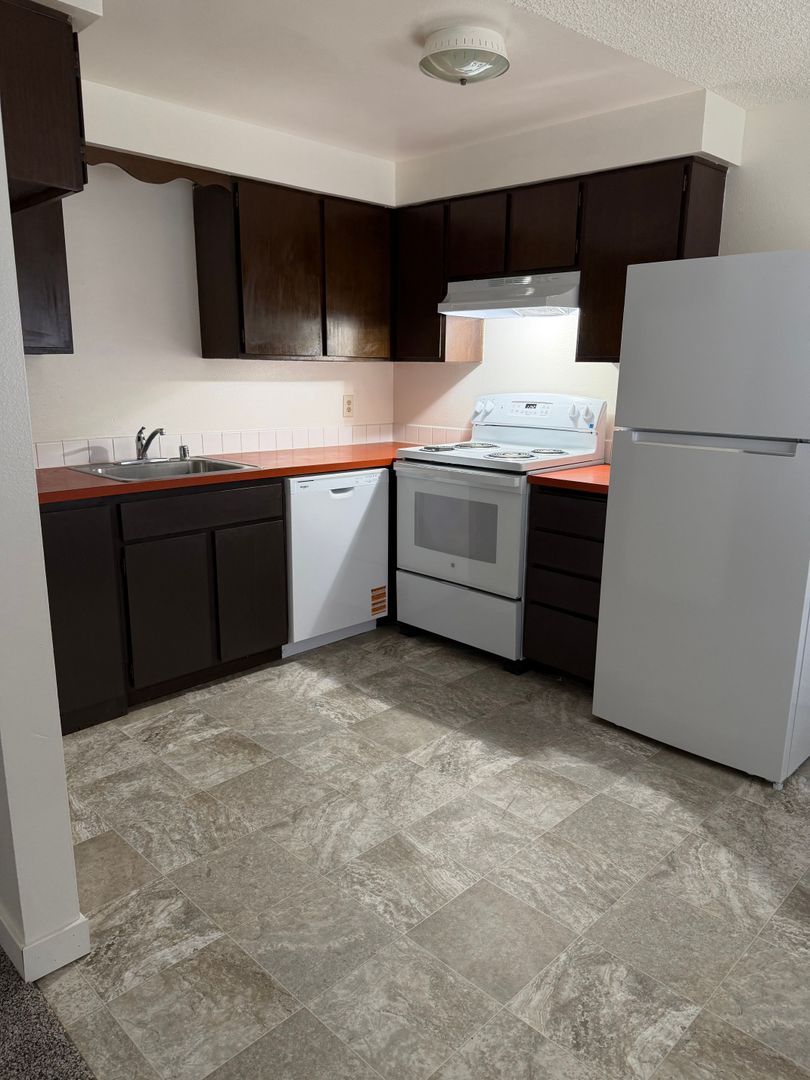 3102 E Jackson Ave – photo 2