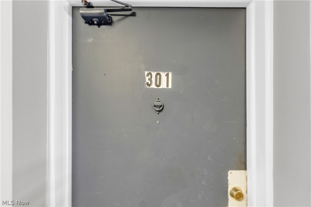 2537 Noble Rd unit 301 – photo 3