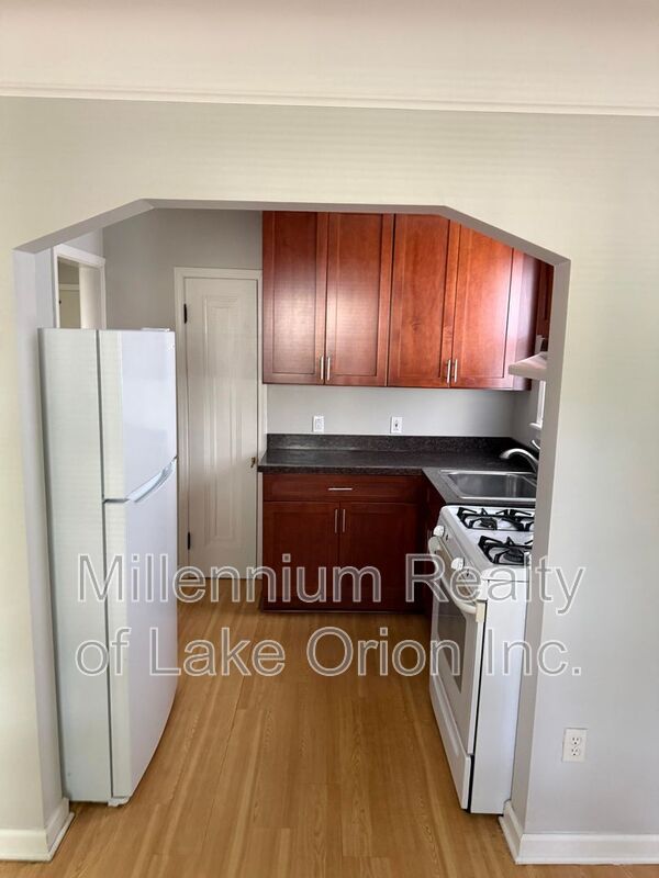 271 Dick Ave – photo 4