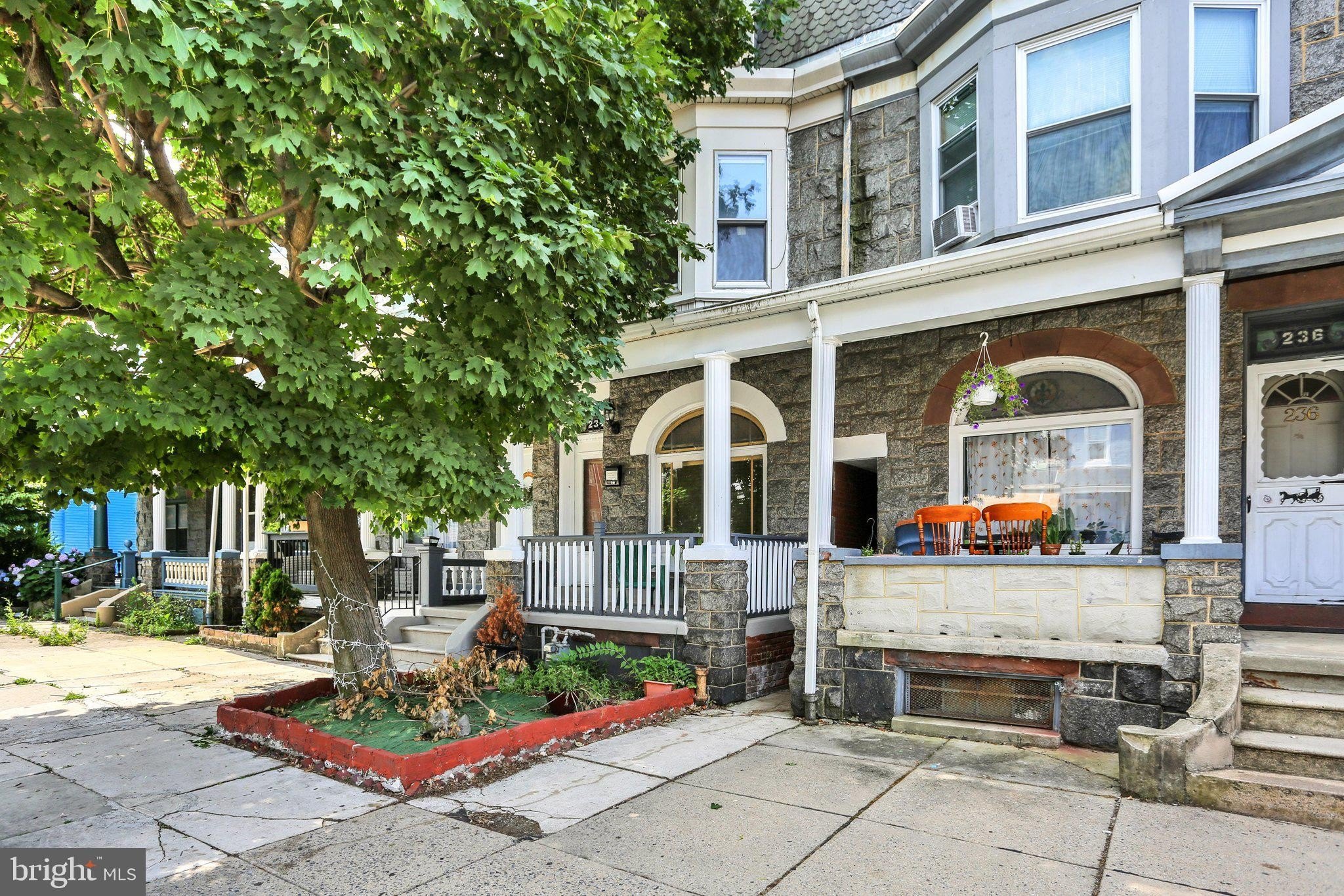 234 W Douglass St – photo 1