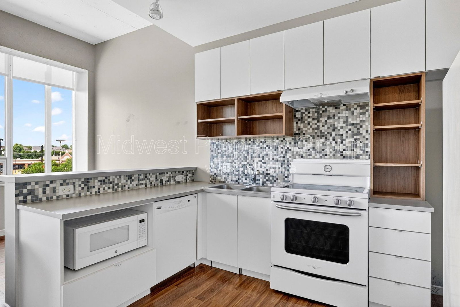 4100 Lindell Blvd unit 302 – photo 4