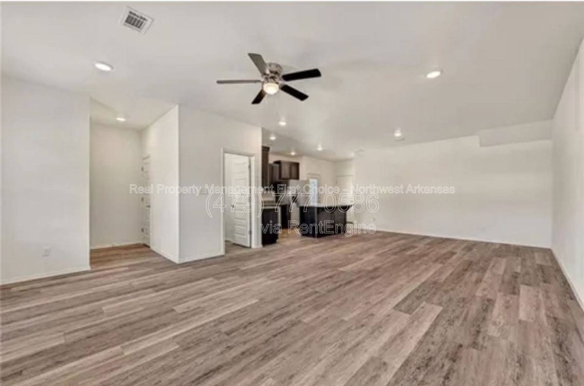 998 S Benchmark Ln unit 998 1 – photo 3