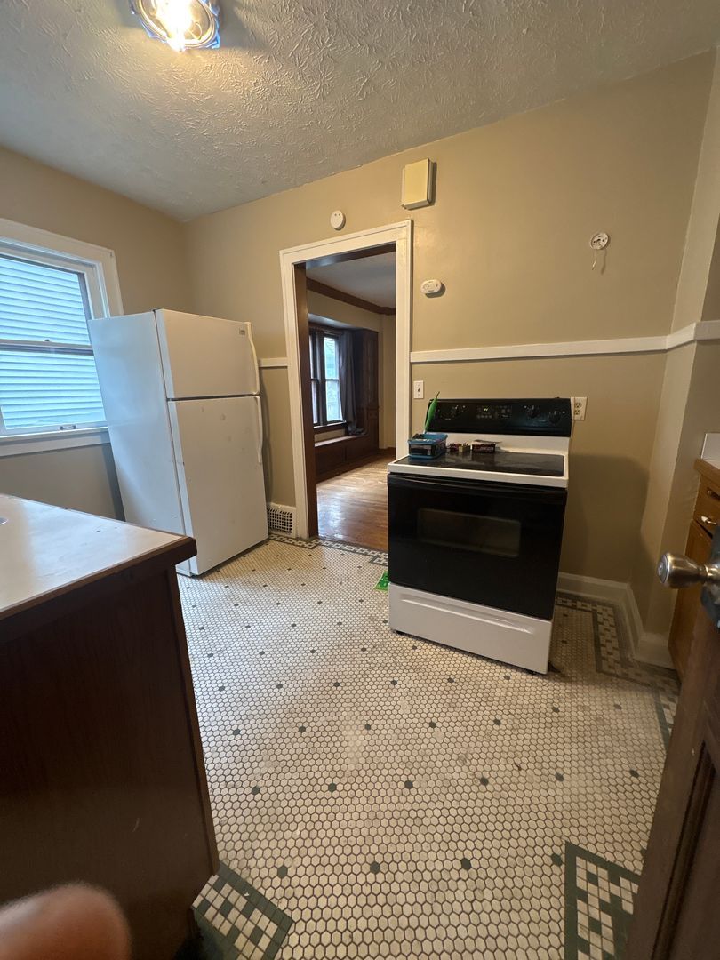 2179 Edgewood Rd unit Unit Down – photo 5