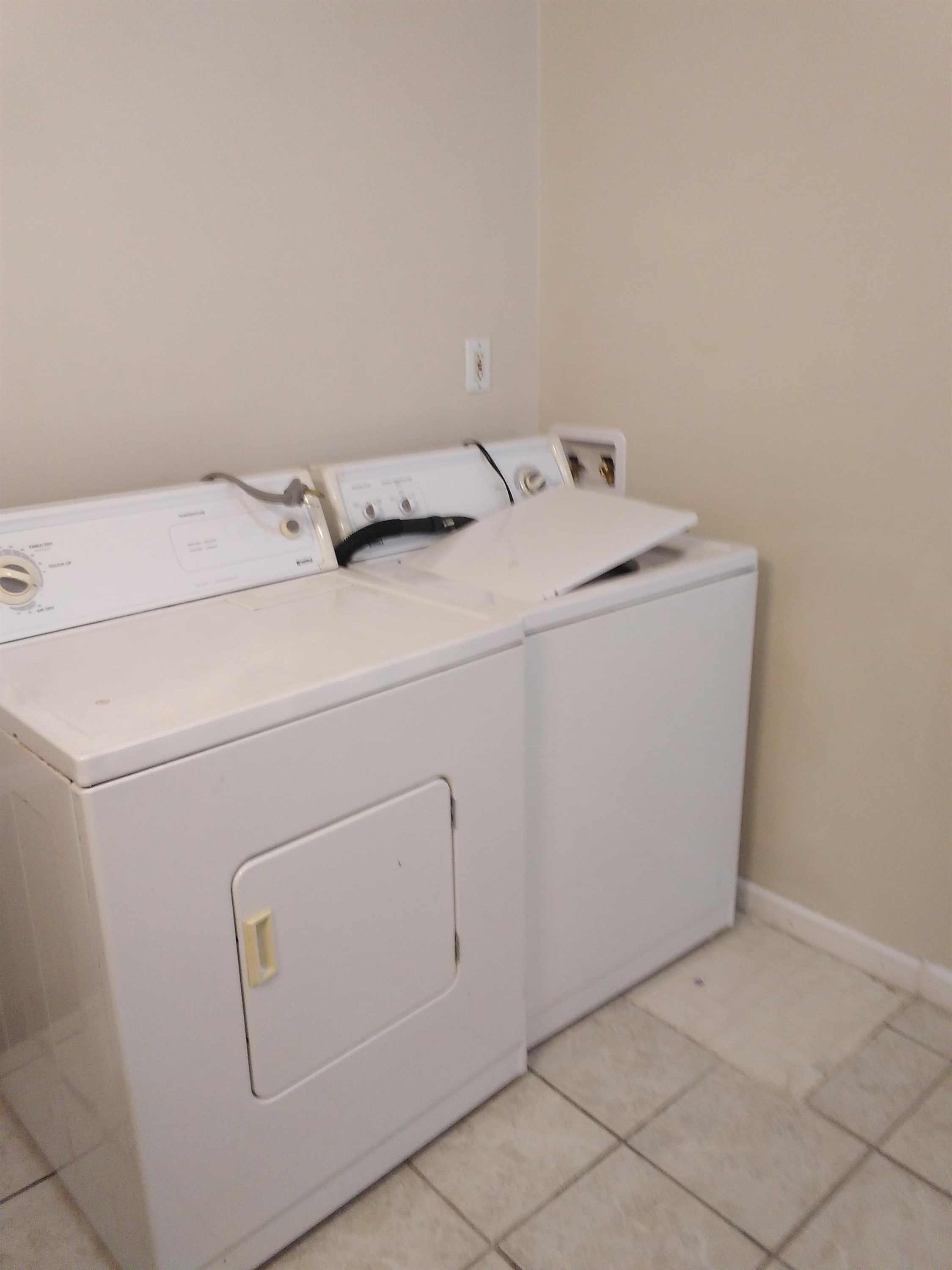 709 S Poplar St – photo 5