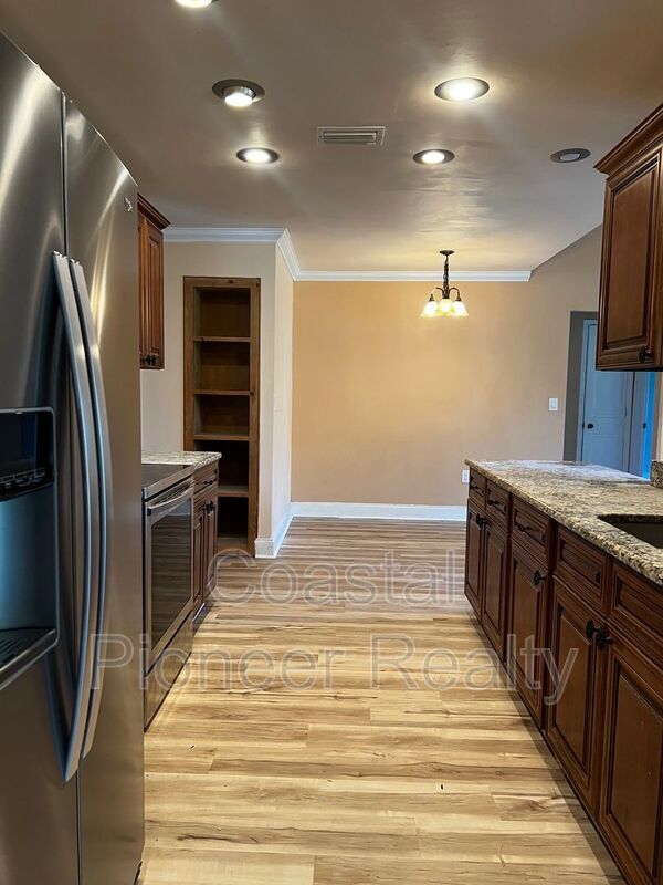 3233 Oakwood Pl – photo 4