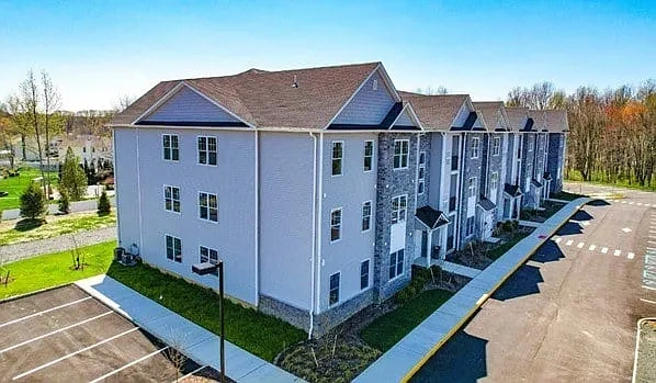 Oak Tree Apartments – photo 2
