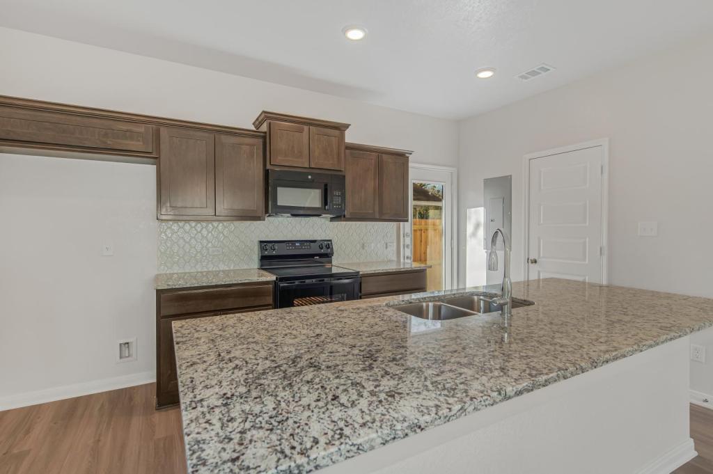 601 W 24th St – photo 5