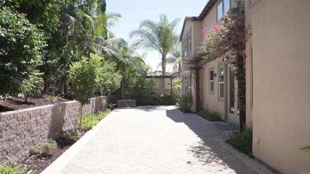 1050 White Alder Ave – photo 5