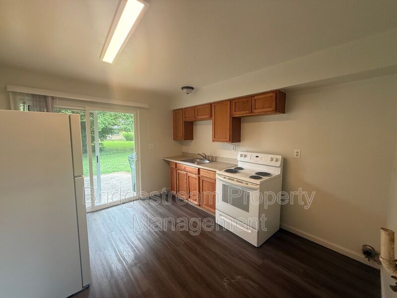 1214 Case Ave – photo 4
