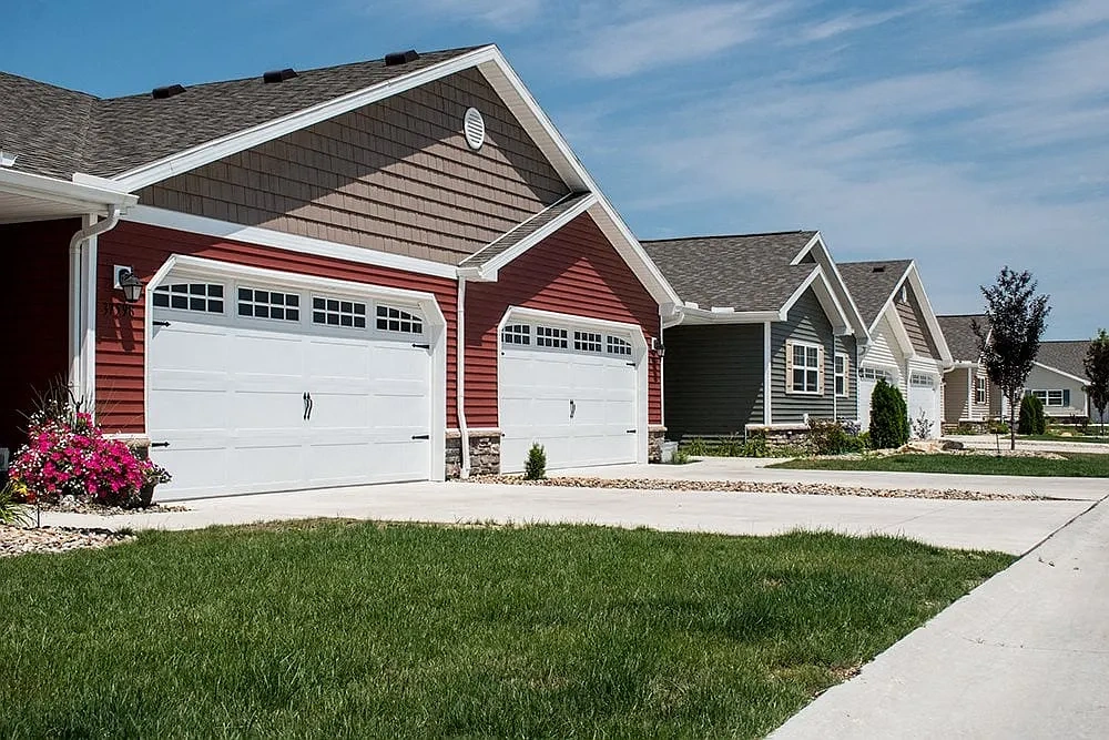 Redwood North Ridgeville Meadow Lakes Blvd – photo 2