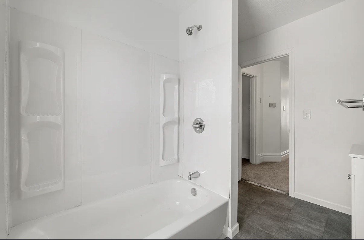 62 Maytide St unit Unit 2 – photo 4