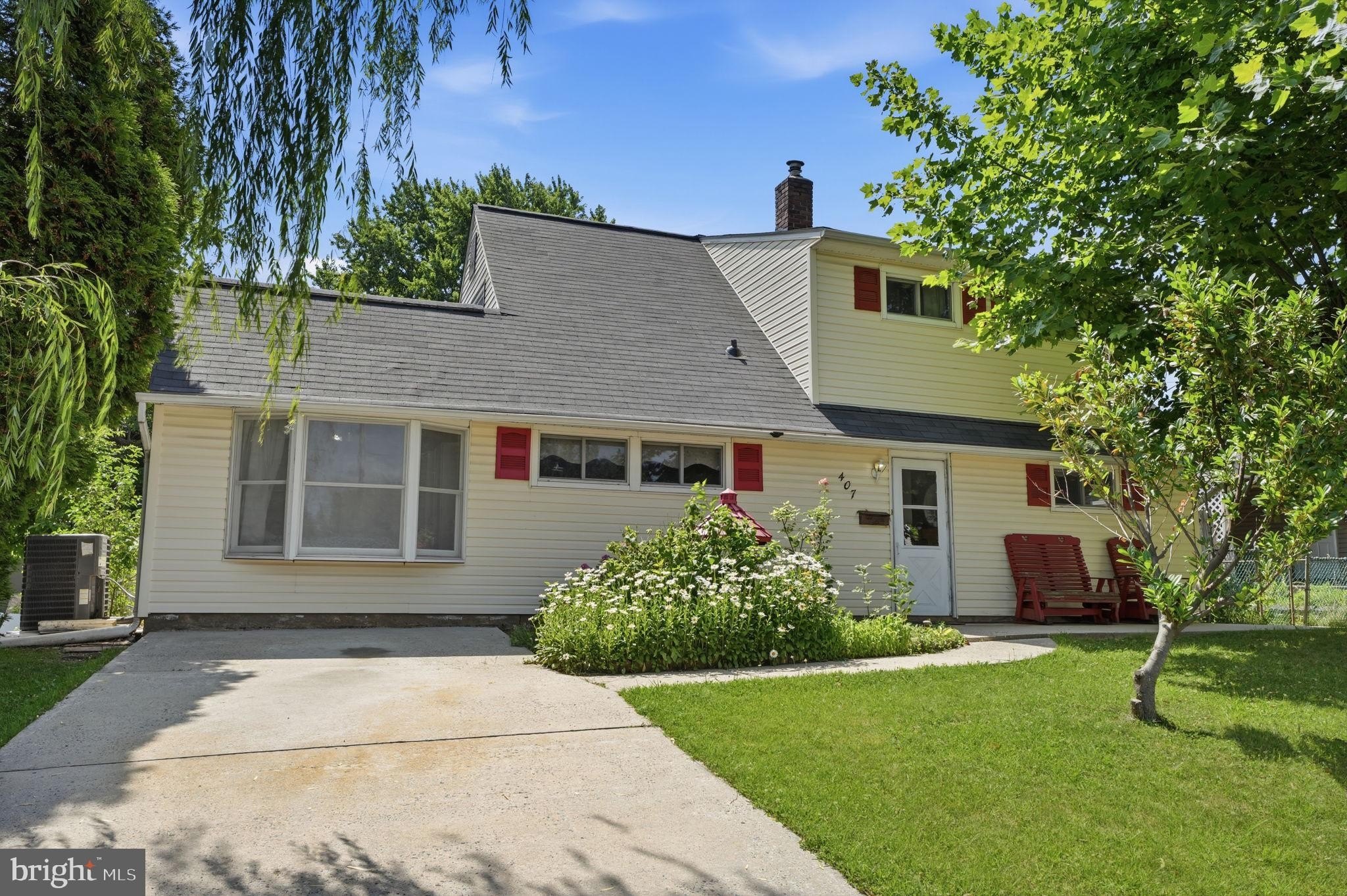 407 Holly Dr – photo 2