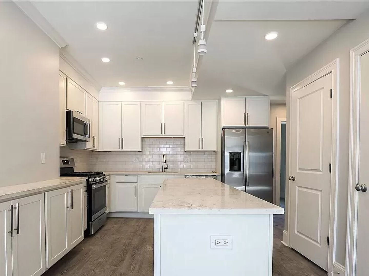 122 Kenrick St – photo 3