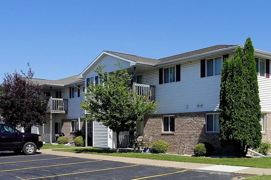 BREEZEWOOD APARTMENTS – photo 5