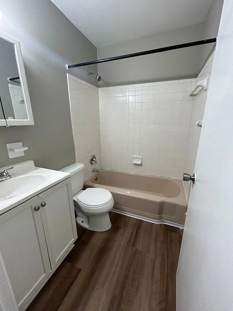 Hikes Point Apartments – photo 1